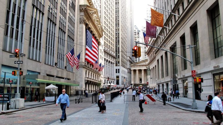Wall Street futures mixed today: 5 things to know before the market opens
