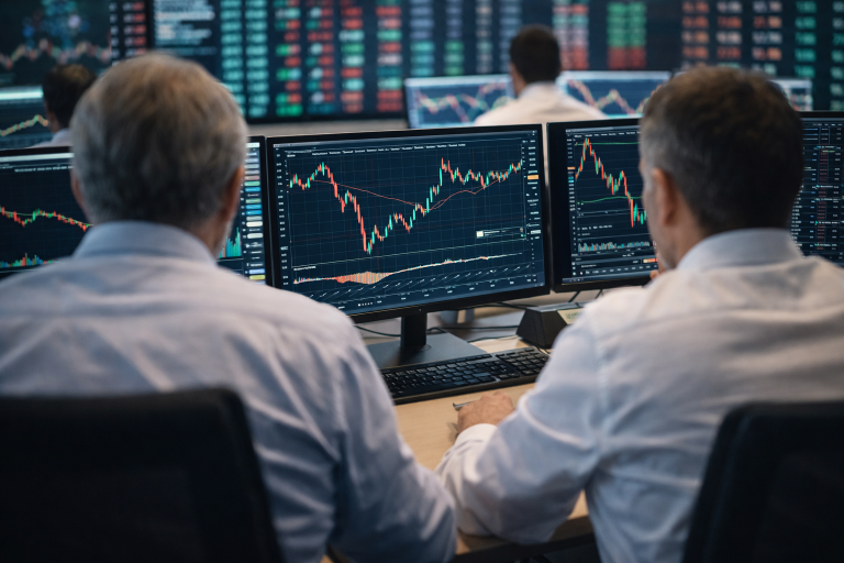 This ‘dividend king’ pays twice the market yield, but is the stock too hot?