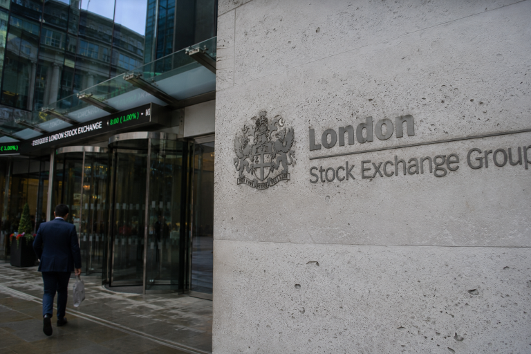 Here’s why BAE Systems, St. James Place, and IAG shares are rising as FTSE 100 stalls